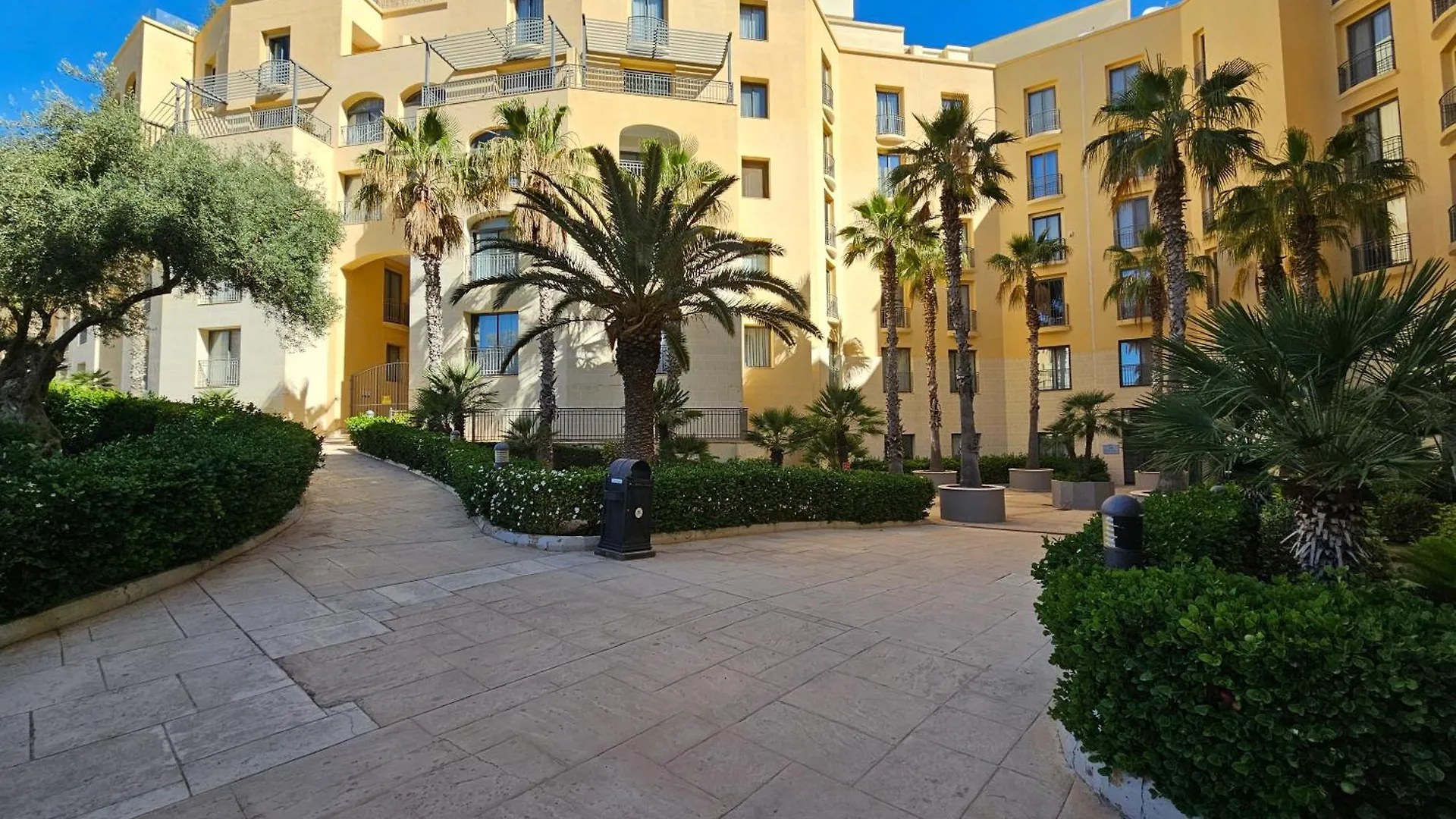 Stunning Seafront Portomaso Apartment Saint Julian's