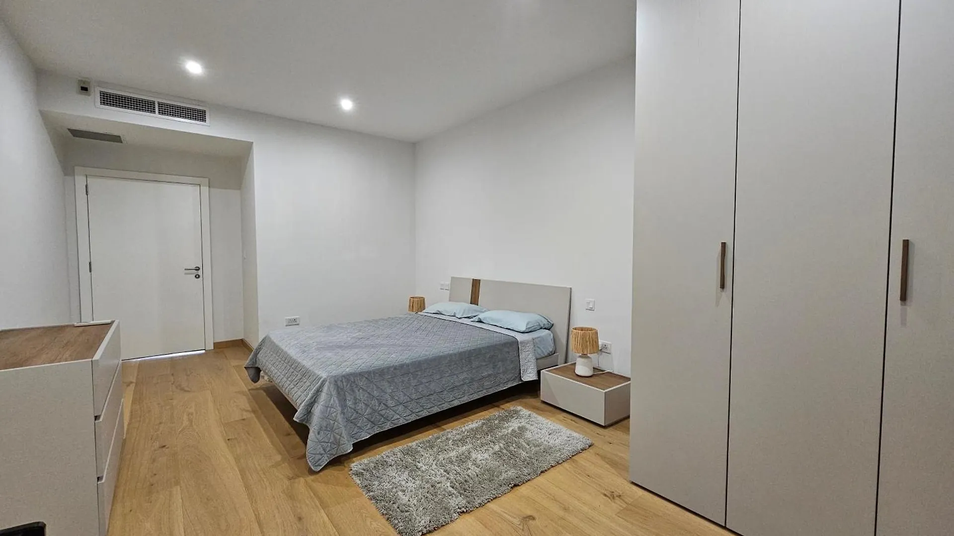 Stunning Seafront Portomaso Apartment San Giuliano